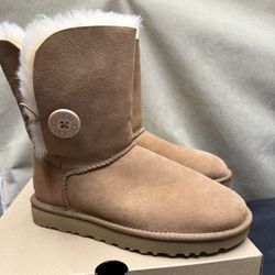 New UGG Bailey Button II, Size 7