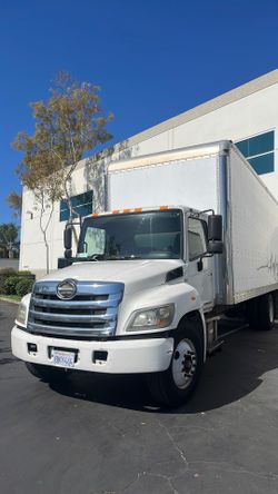 2014 Hino 338 24 foot box truck with Aluminum lift gate good condition good motor good transmission 250 k miles