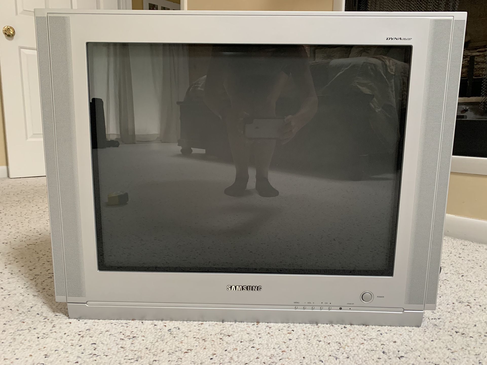 27” Samsung Dynaflat TV (analog)