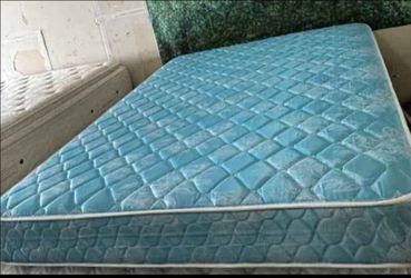 Full Size Mattress (Colchón Full Size)
