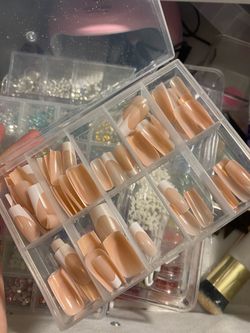 Press on nails