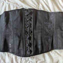 ✨ Scarlett's Corset – Size 38 – Black Shinny Lace Design ✨