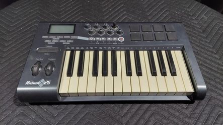M-Audio Axiom 25 MIDI Controller USB