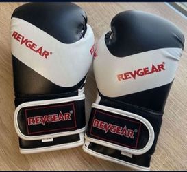 Boxing Gloves And Pads 