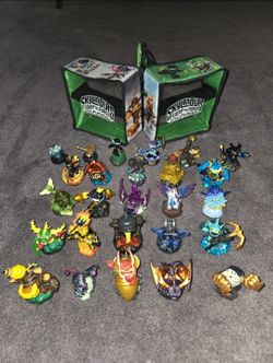 Skylanders Storage Kit + 26 Figures