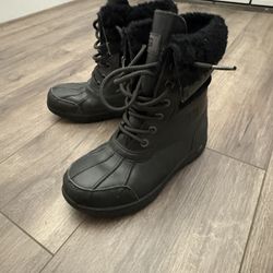 Snow Boots UGG Butte ll Size 3 Youth