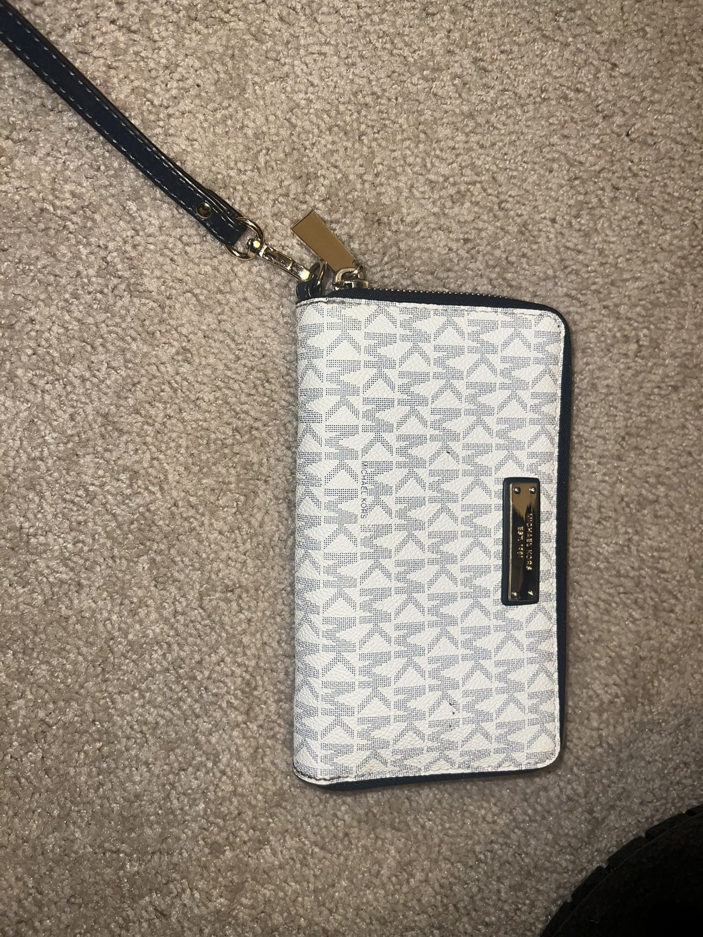 Wallet/wristlet