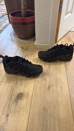 Nike vapor max plus black