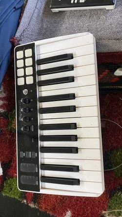 IK Multimedia iRig Keys Like New