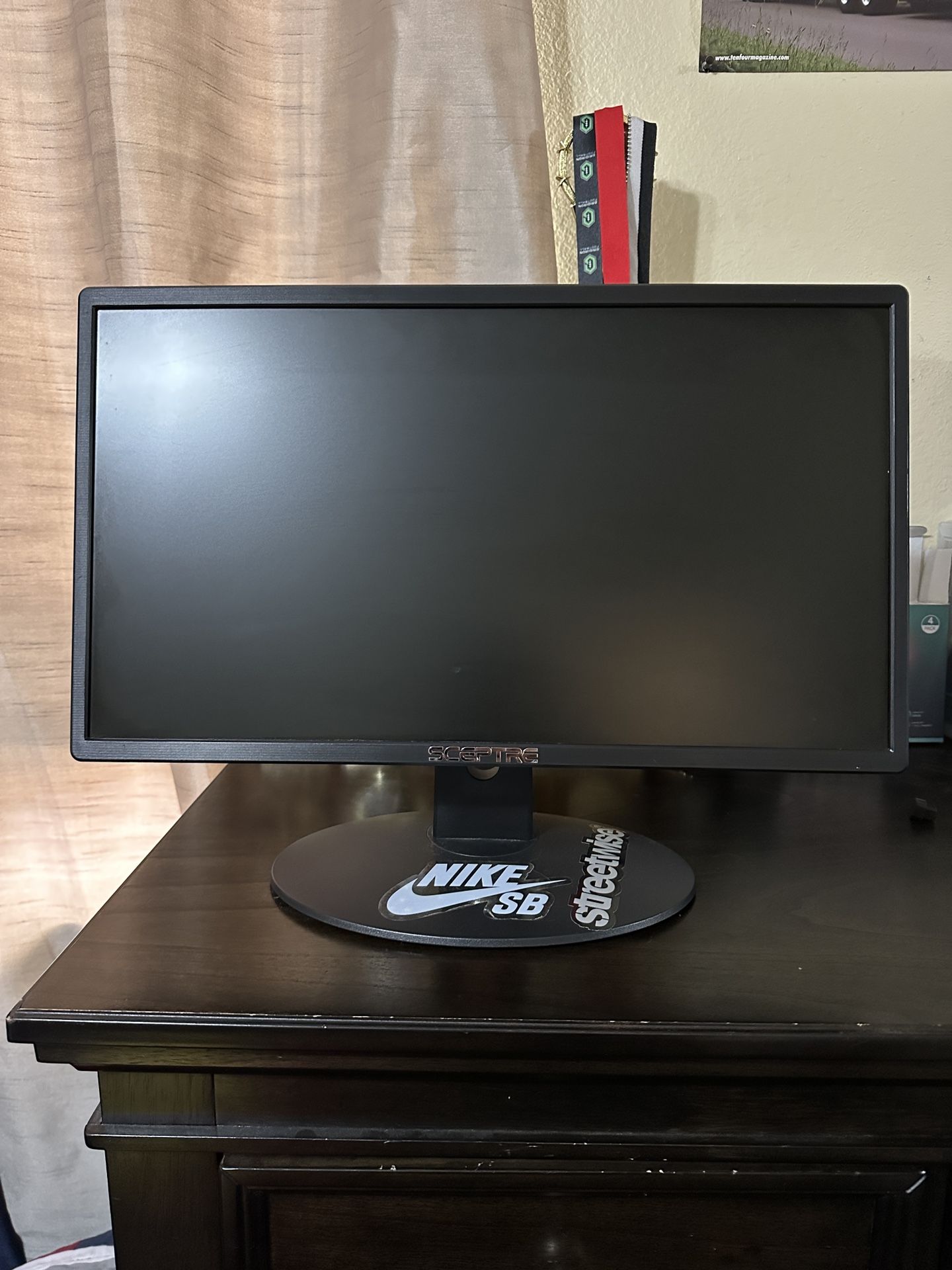 18 Inch Computer Monitor 