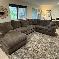 Havertys Taylor U-Shaped Sectional Sofa - Dark Gray