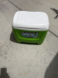 Igloo Island Breeze 28 Qt Hard Sided Cooler, Green