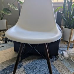 Poly & Bark Mid-century Modern Chair - White