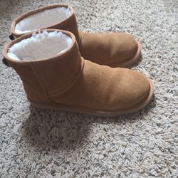 Size 9 Women's Ugg Boots 