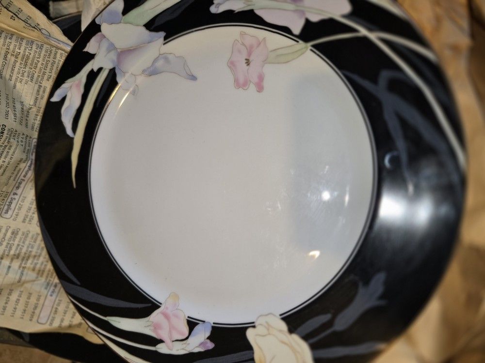 30 Picees  Of Fine Chine Vintage 