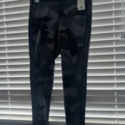 Women’s Adidas Camo Leggings Size 1x NEW