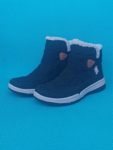 Ryka Aubonne Gore Quilted Ankle Winter Boots
Women's Size 8.5