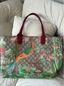 Gucci tian supreme tote bag