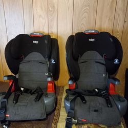 VENDO ESTOS SILLAS DE AUTO  DOBLES