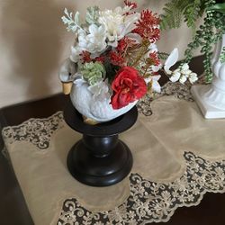 2 Piece Swan Flower Arrangement