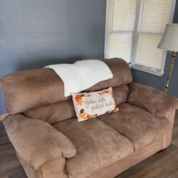 Brown 2pc furniture set!