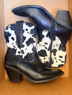 Cowgirl boot 7.5 cow 🐄 print