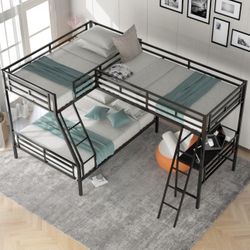 Triple bunk bed