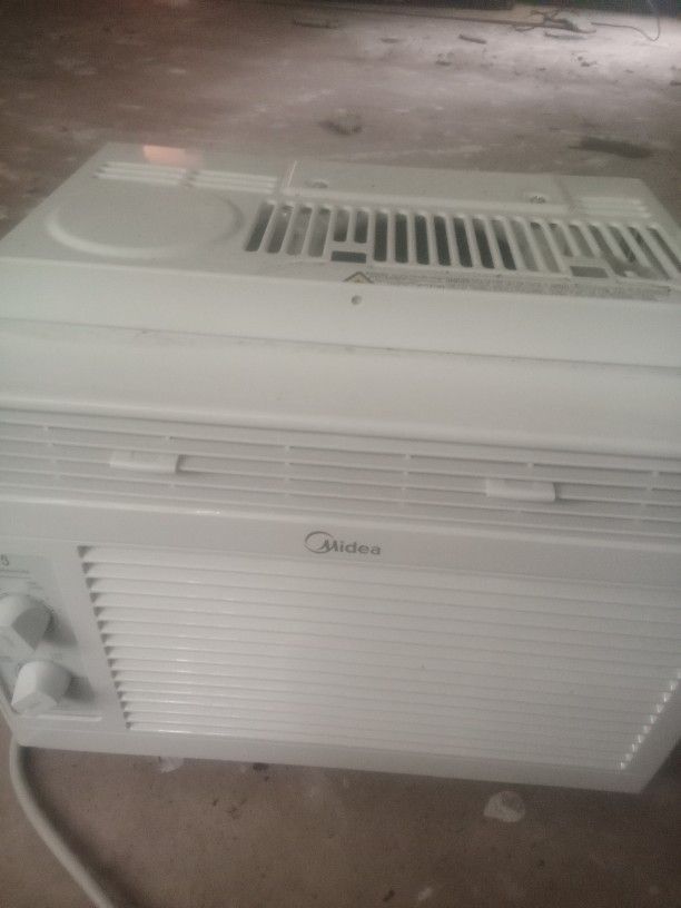 Nice Window AC Unit. Works Perfect.