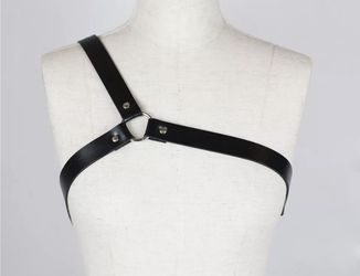 One shoulder leather harness