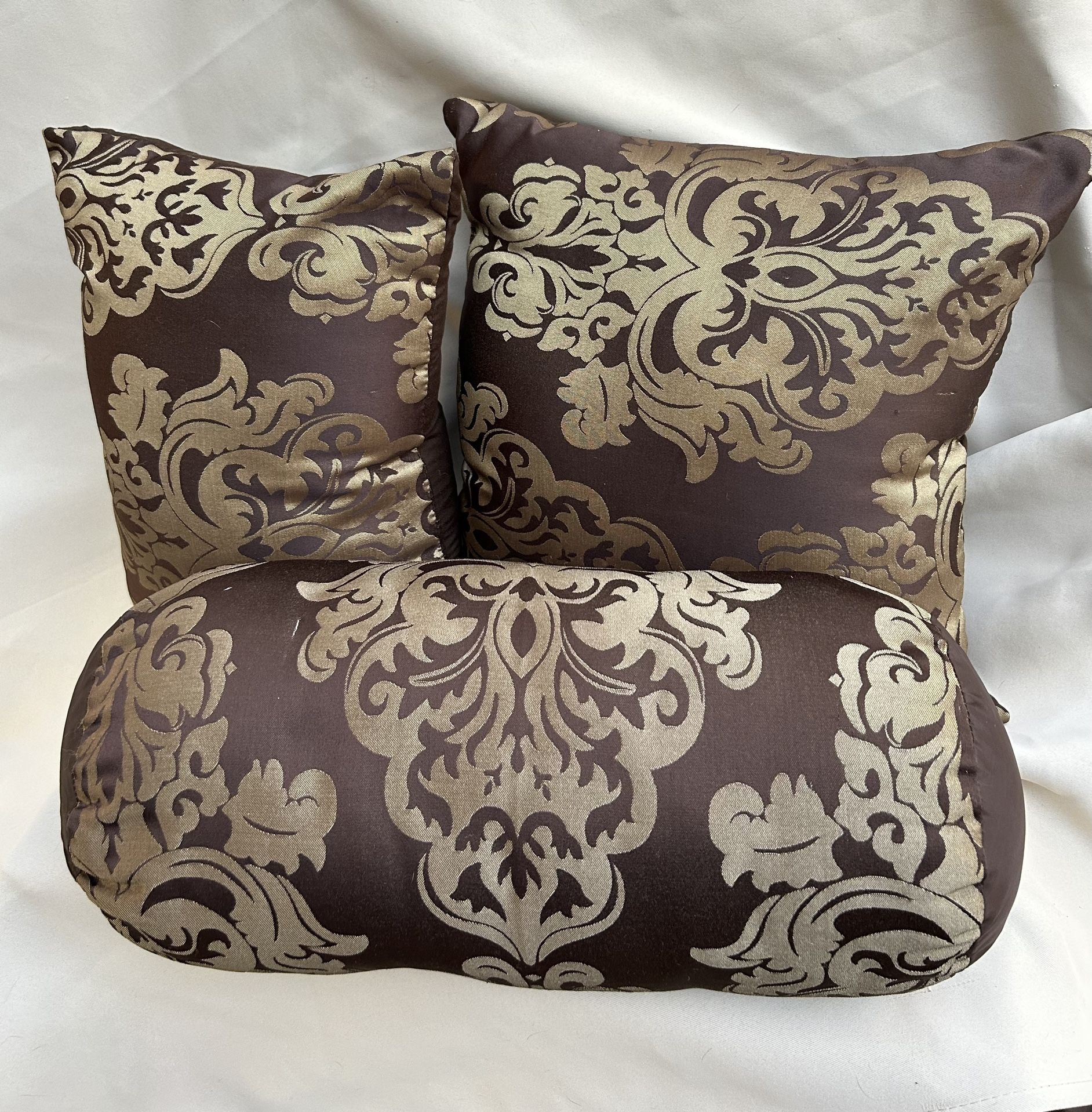 (3) Brown Gold Decorative Pillows for Sale in San Antonio, TX OfferUp