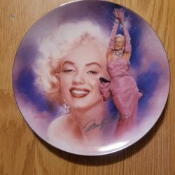 Marilyn monroe Plate "ALL THAT GLITTERS'..BRADFORD STAMPED..COLLECTABLE PLATE..BRAND NEW!