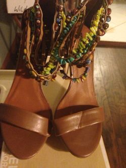 Strap heel