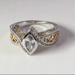 BEAUTIFUL WOMENS RING SIZE 6.5 ❤️💜💙 NEW NEVER BEEN WORN