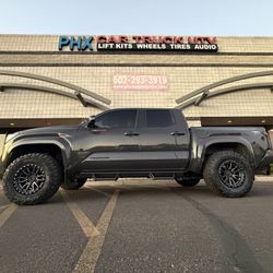 Truck wheels tires leveling king & Lift kits accessories installations. (We Finance)