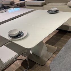 Sale !!!Sample Floor !!Table Pegasus