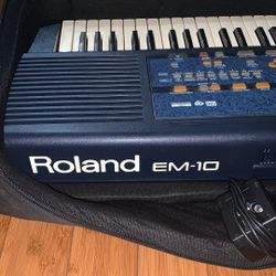 Roland EM-10 Creative Keyboard With KURZWEIL SOFT BAG