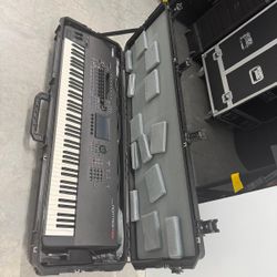 Yamaha Montage M8x 88-key Synthesizer with Case and Pedal Bundle