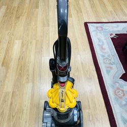 Dyson DC33 Vacuum