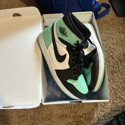 Jordan 1 Retro ‘Green Glow’ Sz 12