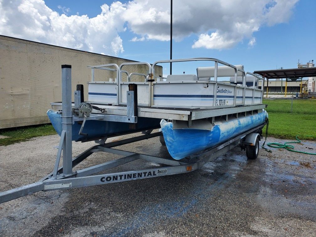 18 foot pontoon boat MUST SELL