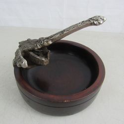 Squirrel Cast Iron Antique Walnut Nutcracker With Wooden Bowl


