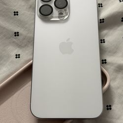 UNLOCKED iPhone 16 pro max 256gb REFURB