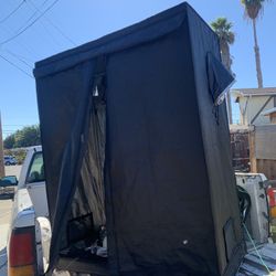 Grow Tent  With Light  T-5   4x2x6  Great Condition Used A few Times