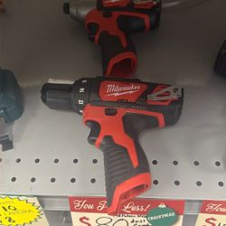 Milwaukee M12 Drill Set