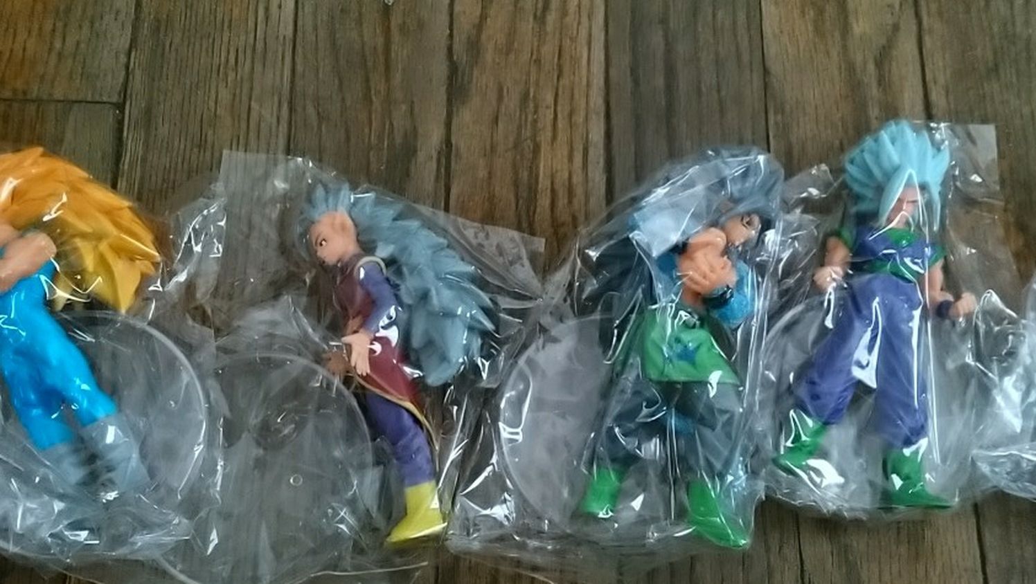 New DRAGONBALL Z FIGURES WITH STAND