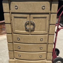 Dresser