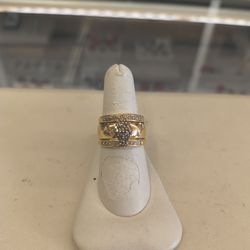 14k solid gold diamond rings 10.3 grams size 8 layaway available 10% dwon if you interested please make sure you ask for Maribel thank you