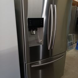 Samsung refrigerator Stainless steel everything works good 💯💯