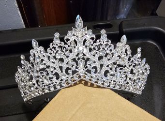 Tiara/crown