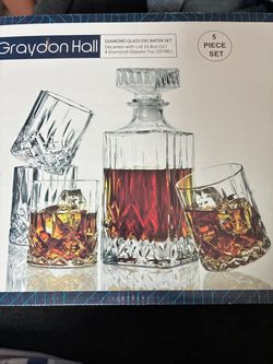 Diamond glass decanter set
